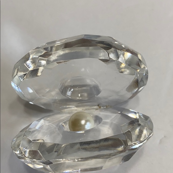 Pearl In A Clamshell - Picture 5 of 5